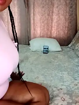 Snapshot of Luciouslips00 chatting on December 1, 6:29 am Luciouslips00 online show from December 1, 6:29 am