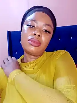 Snapshot of Luciouslips00 chatting on February 7, 3:05 pm Luciouslips00 online show from February 7, 3:05 pm