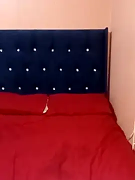 Snapshot of Luciouslips00 chatting on February 19, 9:44 pm Luciouslips00 online show from February 19, 9:44 pm