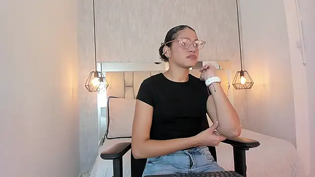 Alahia Baiter online show from December 7, 11:29 am