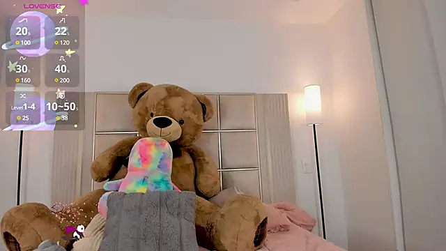 Snapshot of saraamiller_ chatting on March 8, 1:50 am saraamiller online show from March 8, 1:50 am