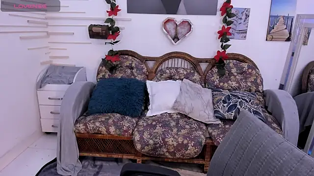 alinabozz1 online show from December 27, 1:22 am