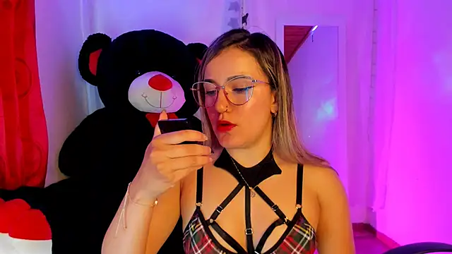 Keyth clement online show from February 6, 8:02 pm