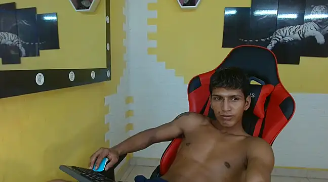 mau elixxx online show from January 24, 9:39 am