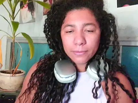 Snapshot of bellacrespalatina chatting on May 2, 4:39 am bellacrespalatina online show from May 2, 4:39 am