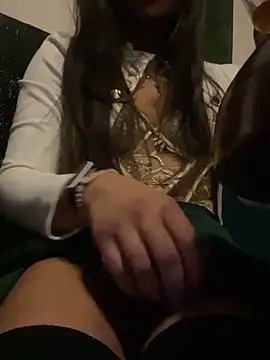 Snapshot of Jade_Zephyra chatting on December 23, 2:35 am Jade Zephyra online show from December 23, 2:35 am