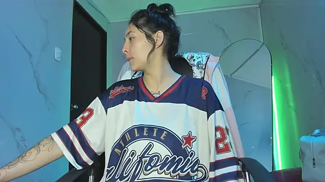 ChloeeTompson  online show from November 22, 2:43 am