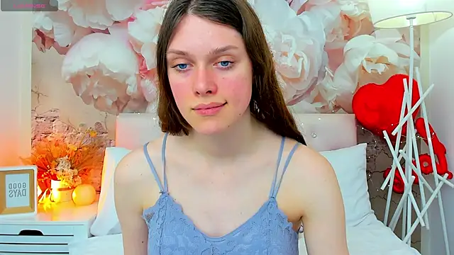 Snapshot of JaneBrowni chatting on May 2, 12:43 pm JaneBrowni online show from May 2, 12:43 pm