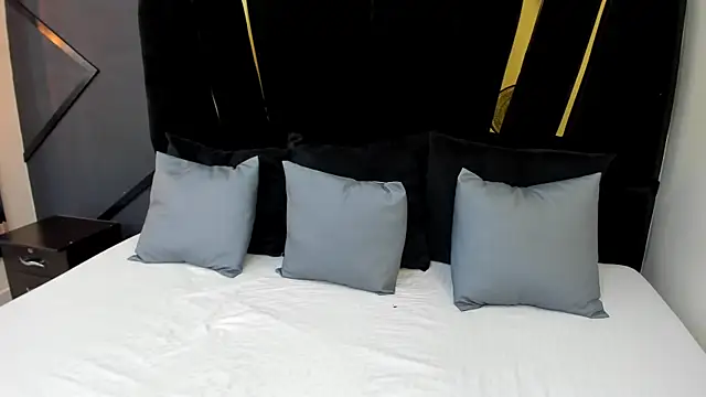 emilie xx  online show from December 10, 8:38 pm