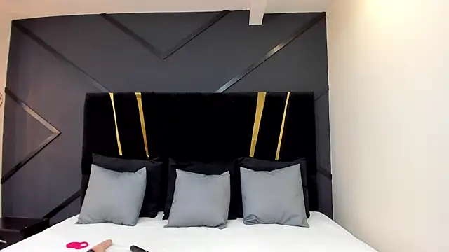 emilie xx  online show from January 14, 5:23 pm