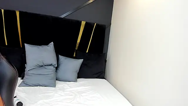 emilie xx  online show from January 27, 8:28 pm