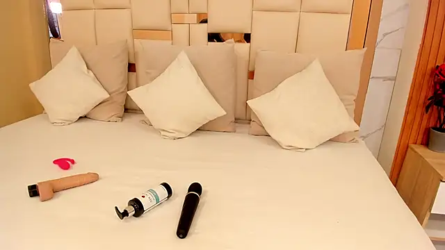 emilie xx  online show from February 8, 12:39 pm