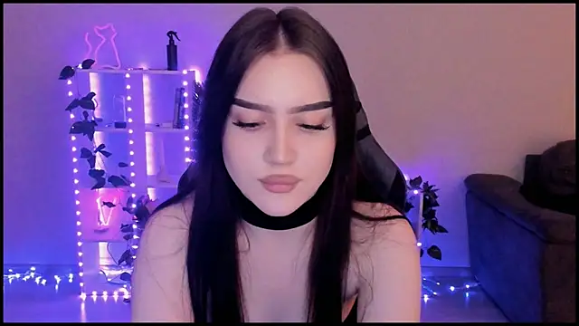 Melanie N online show from December 6, 2:28 pm