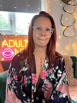 Snapshot of MelodyRoseUk chatting on September 18, 10:50 am MelodyRoseUk online show from September 18, 10:50 am