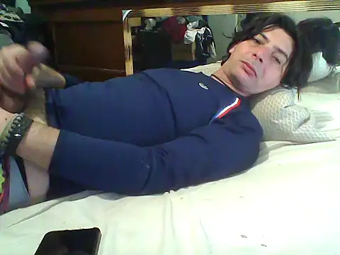 Snapshot of frank32love chatting on February 13, 4:03 pm frank32love online show from February 13, 4:03 pm