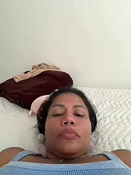 KarenGuzman  online show from March 12, 9:35 pm