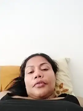 KarenGuzman  online show from November 11, 3:56 pm