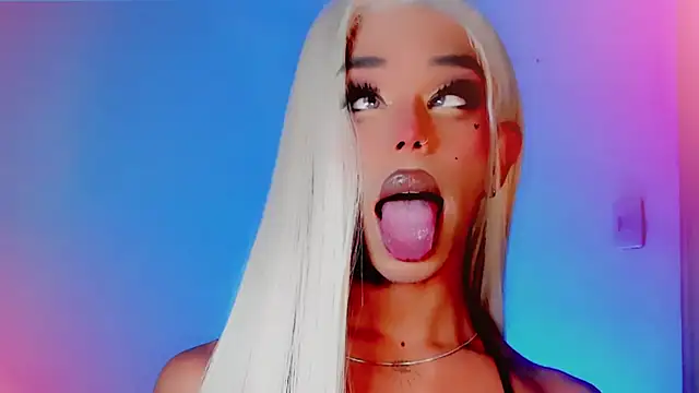 DanniLee  online show from October 27, 10:25 pm