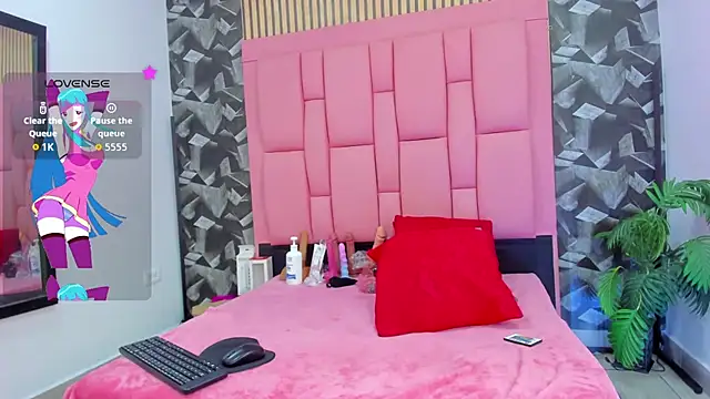 Brithanyslim online show from February 4, 7:20 pm