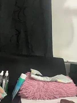 Snapshot of chiquimaturesexy chatting on September 16, 9:27 pm chiquimaturesexy online show from September 16, 9:27 pm