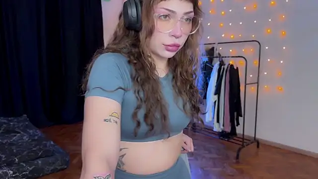 PaulaPratt online show from December 8, 3:02 pm