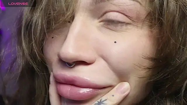 Snapshot of PaulaPratt chatting on January 17, 5:34 am PaulaPratt online show from January 17, 5:34 am