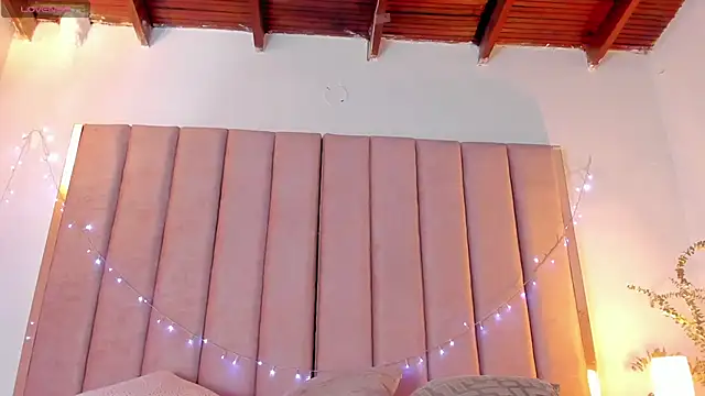 Snapshot of VICTORIA_RASH chatting on January 17, 9:39 pm VICTORIA RASH online show from January 17, 9:39 pm