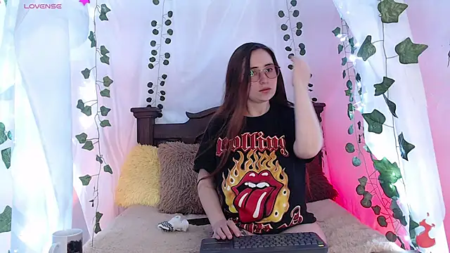 centaurigirl online show from February 21, 5:56 am