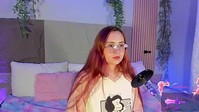 centaurigirl online show from February 25, 4:11 am