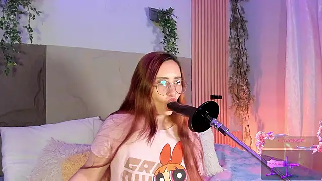 centaurigirl online show from March 22, 4:38 am