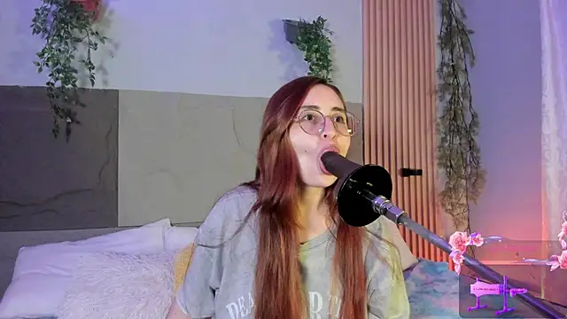 centaurigirl online show from April 1, 4:57 am