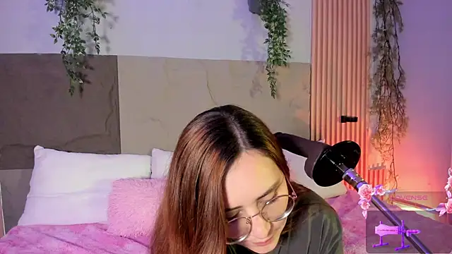 centaurigirl online show from April 7, 4:46 am