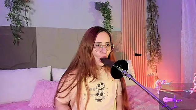 centaurigirl online show from April 8, 11:48 pm