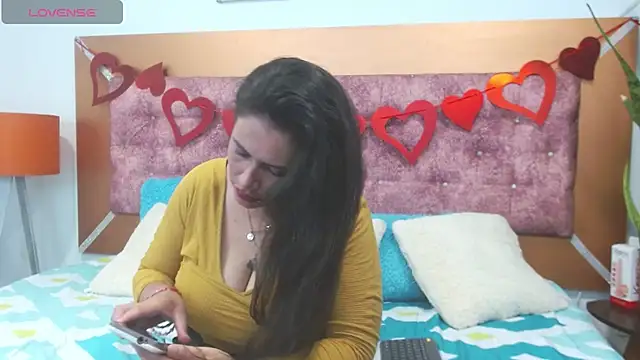 Snapshot of vennuss_89 chatting on February 26, 12:27 am vennuss 89 online show from February 26, 12:27 am