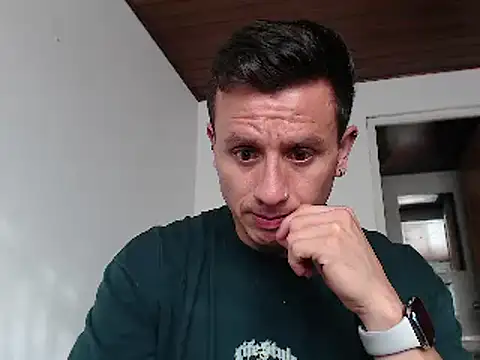 Snapshot of Andrewfalcon chatting on December 3, 12:16 pm Andrewfalcon online show from December 3, 12:16 pm