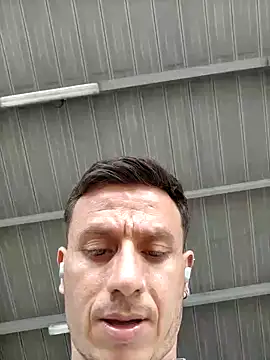 Snapshot of Andrewfalcon chatting on December 17, 2:55 pm Andrewfalcon online show from December 17, 2:55 pm