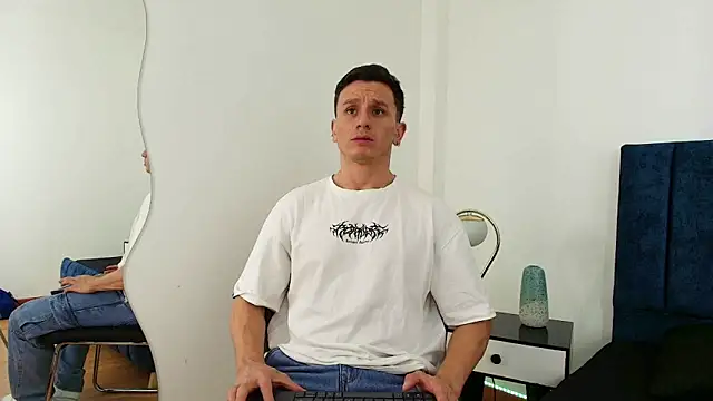 Snapshot of Andrewfalcon chatting on March 20, 6:53 pm Andrewfalcon online show from March 20, 6:53 pm