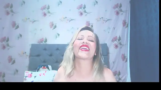 Snapshot of Paris_Squirt_ chatting on September 27, 8:58 pm Paris Squirt online show from September 27, 8:58 pm