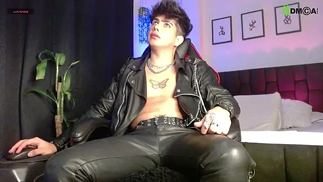 LyleBennett  online show from March 18, 1:58 pm