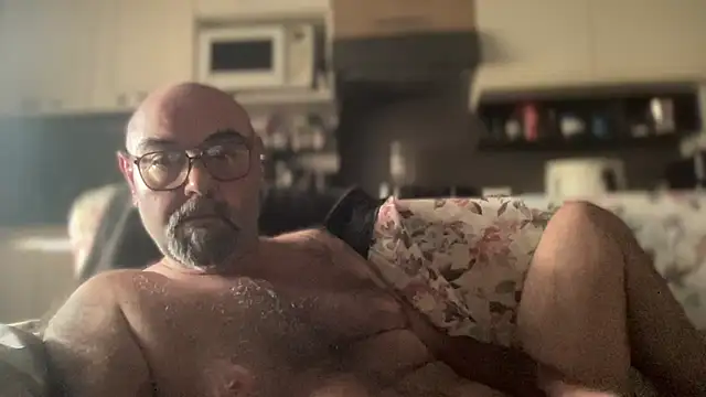 Snapshot of MM7026 chatting on May 28, 4:15 pm MM7026 online show from May 28, 4:15 pm