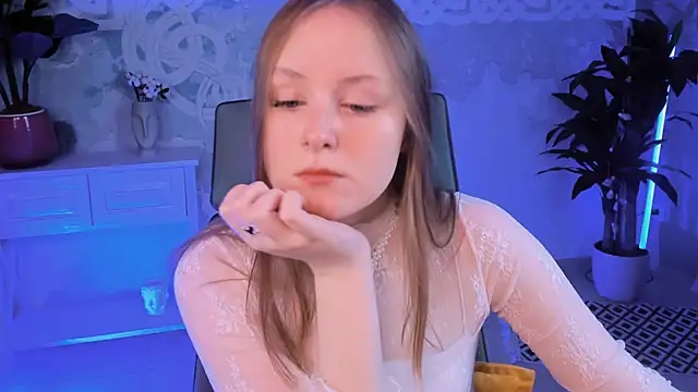 VivienLeeigh online show from February 8, 9:03 am