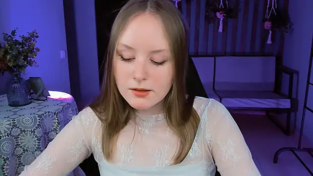 VivienLeeigh online show from February 15, 9:05 am