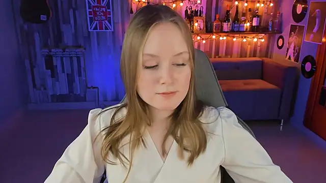 VivienLeeigh online show from February 28, 7:25 pm