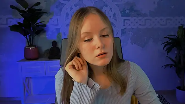 VivienLeeigh online show from March 1, 9:07 am