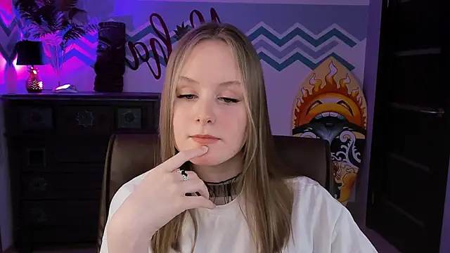 VivienLeeigh online show from March 2, 6:19 pm