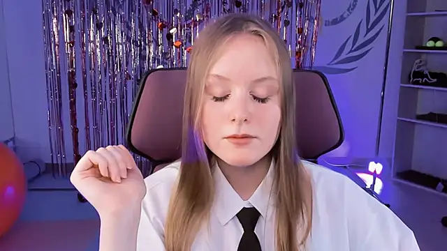 VivienLeeigh online show from March 7, 5:17 pm