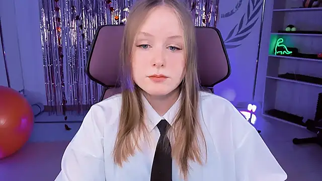 VivienLeeigh online show from March 9, 9:02 am