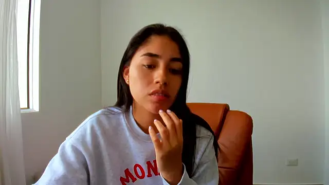 Snapshot of AriaMontgomery chatting on April 29, 6:14 pm AriaMontgomery online show from April 29, 6:14 pm