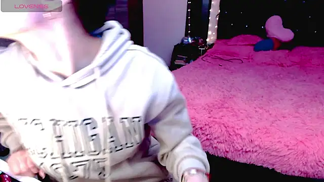 holy juli online show from December 4, 4:00 am