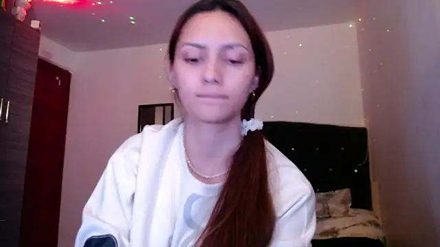 holy juli online show from June 20, 3:31 am